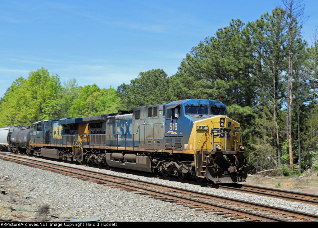 CSX 516 leads train L620-12 